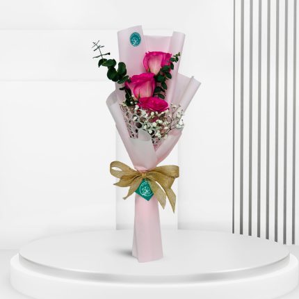pink-roses-small-bouquet