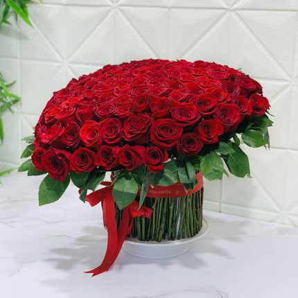 red roses heart shape bouquet