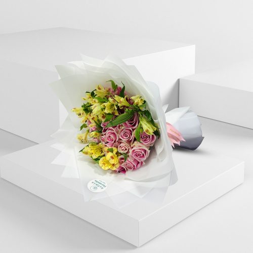pink flowers buy in qatar