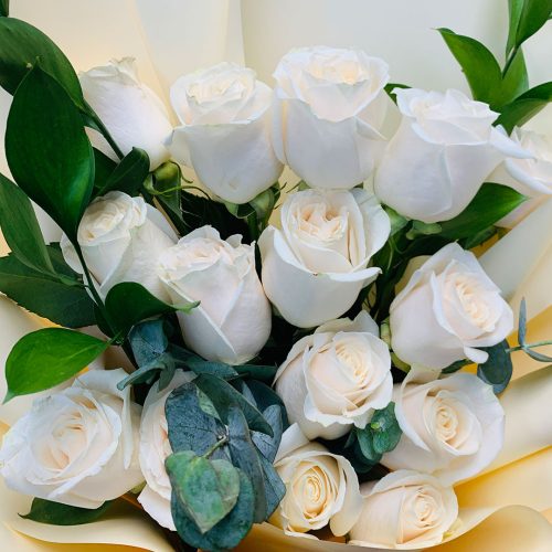 white roses bouquet