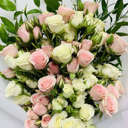 white and peach baby roses bouquet