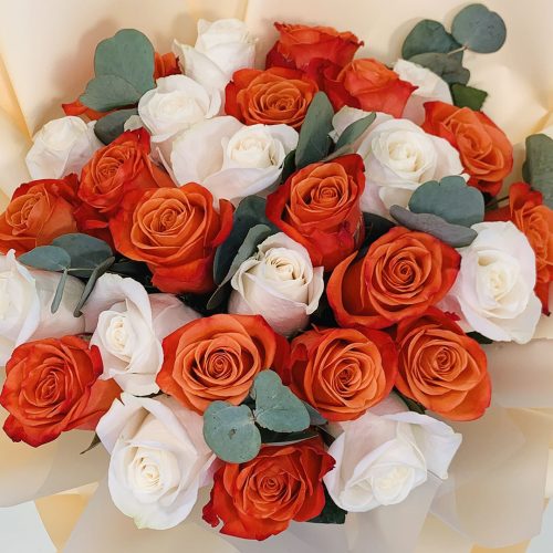 mixed roses orange and white roses bouquet