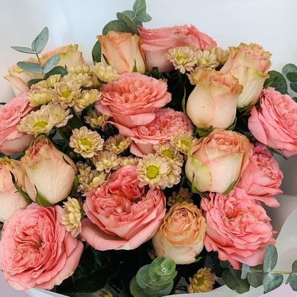 mixed garden roses bouquet