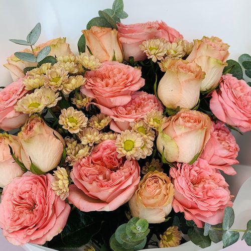 mixed garden roses bouquet