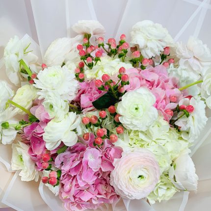 hydrangea and mixed bouquet