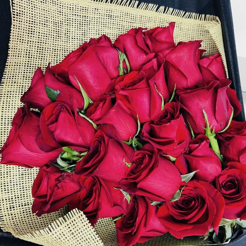 fresh red roses bouquet for valentine