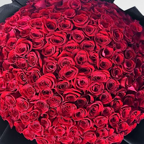 send 200 red roses bouquet in qatar