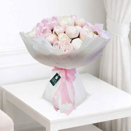 Luxury 50 Light Pink Peony Flower Bouquet with premium fresh blush pink peonies beautifully wrapped for same-day flower delivery in Doha Qatar.
