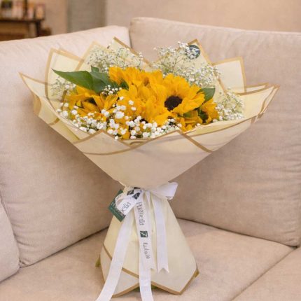 Luxury sunflower bouquet made with fresh premium sunflowers, beautifully wrapped for birthdays, graduations, congratulations, and special occasions with same-day flower delivery in Doha, Qatar.