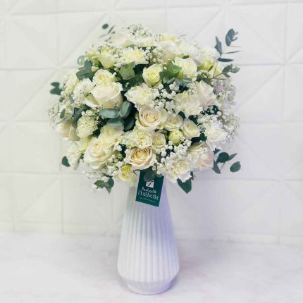 Premium fresh white roses beautifully arranged in an elegant glass vase with luxury styling, perfect for birthdays, weddings, anniversaries, sympathy, corporate gifts, and same-day flower delivery across Doha and Qatar.