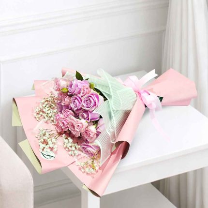 Premium Rosita Vendela pink rose bouquet with elegant light-colored wrapping, fresh flower arrangement for birthdays, anniversaries, romantic gifts, and luxury flower delivery in Qatar.