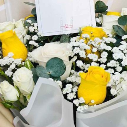 Elegant 14 Yellow & White Mixed Roses Stand Bouquet – Premium Fresh Flower Arrangement with Same-Day Delivery Across Qatar.