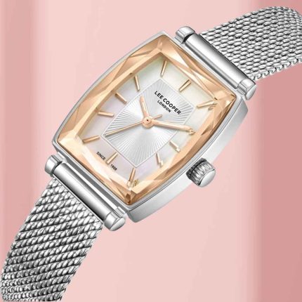 Luxury women's wrist watch featuring an elegant design, making it a perfect gift for wives, girlfriends, mothers, and loved ones in Qatar.
