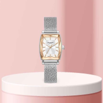 Luxury women's wrist watch featuring an elegant design, making it a perfect gift for wives, girlfriends, mothers, and loved ones in Qatar.